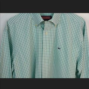 VINEYARD VINES button down shirt